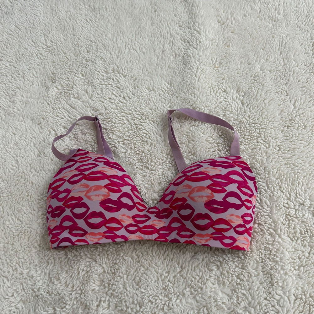Victoria Secret Womens Kiss T-shirt Wireless Purple Bra Sz 34D Sexy Casual Cute